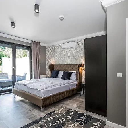Icon Aparthotel *